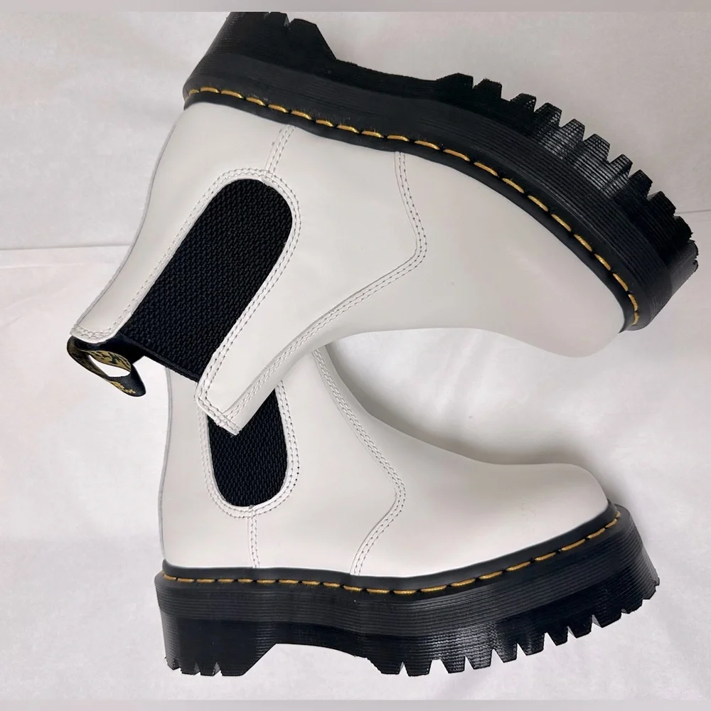 NWOT; Dr. Martens 2976 Quad Arcadia Leather Platform Chelsea Boot🔥